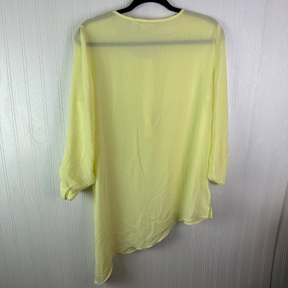 Chico's Yellow Blouse size Small Asymmetrical hem - Picture 4 of 5